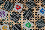 Kuzu's Maze: A Simple and Semi-Cooperative Puzzle Game